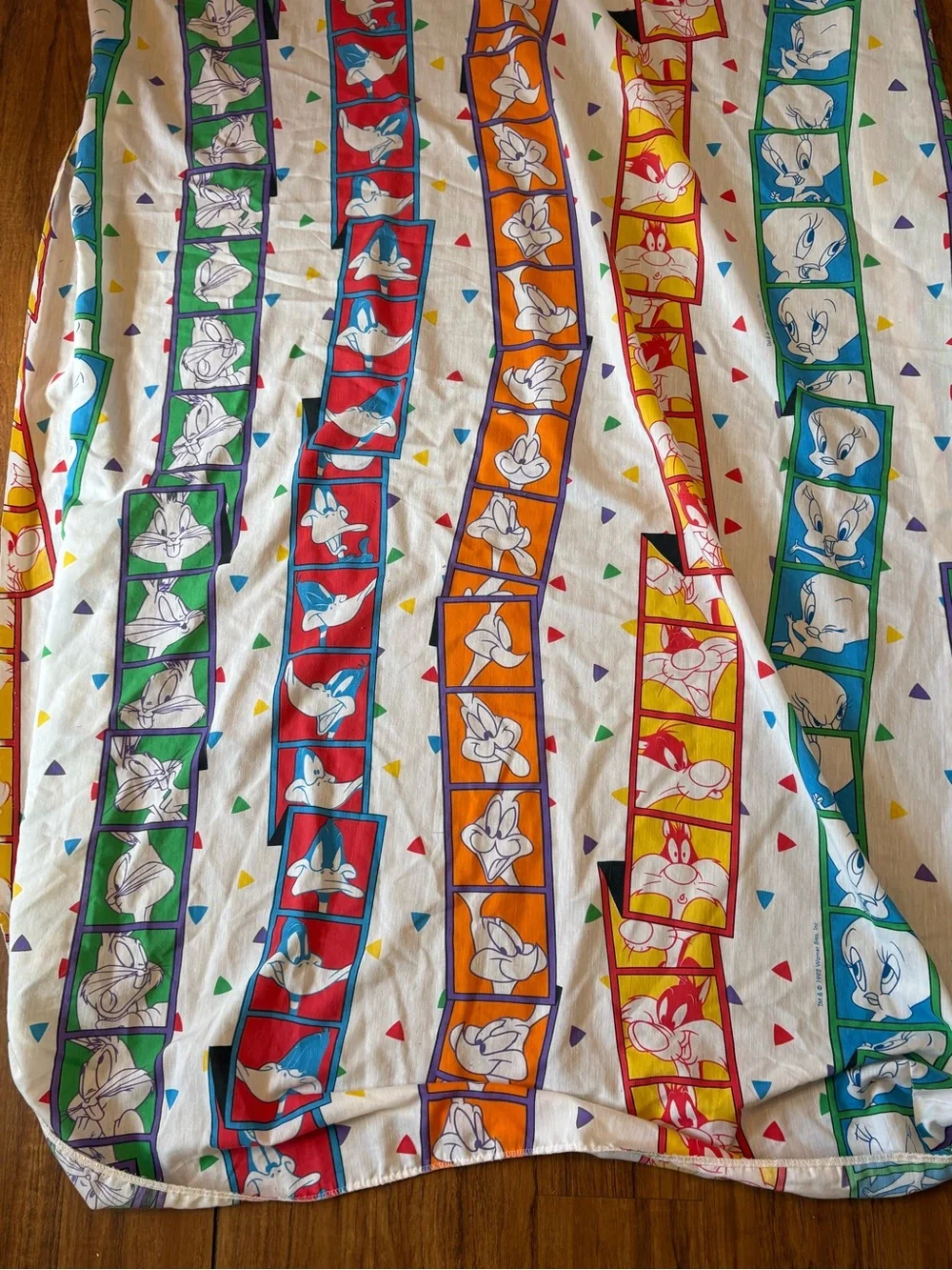 Vintage 1993 Looney Tunes. Y2K Color Block Fitted Twin Bed Sheet